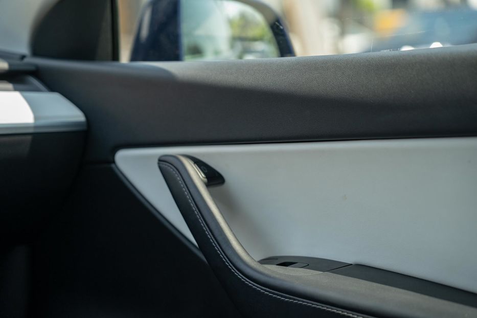 Продам Tesla Model Y Standard Range 2021 года в Черновцах