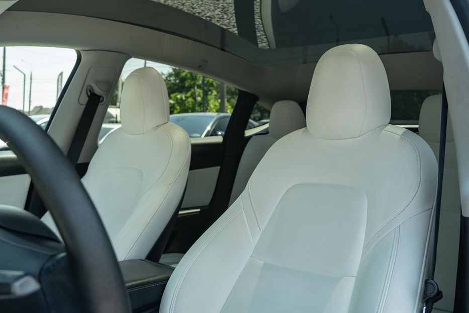 Продам Tesla Model Y Standard Range 2021 года в Черновцах