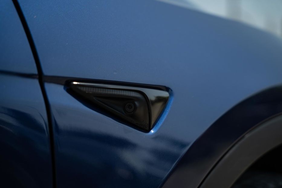 Продам Tesla Model Y Standard Range 2021 года в Черновцах