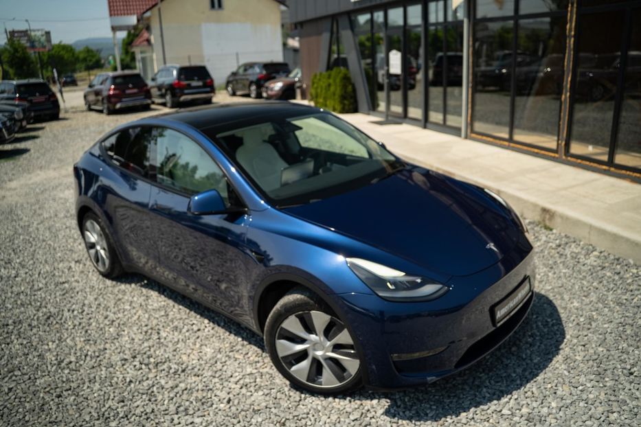 Продам Tesla Model Y Standard Range 2021 года в Черновцах