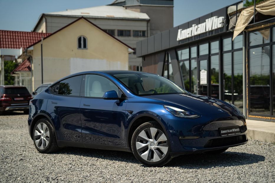 Продам Tesla Model Y Standard Range 2021 года в Черновцах
