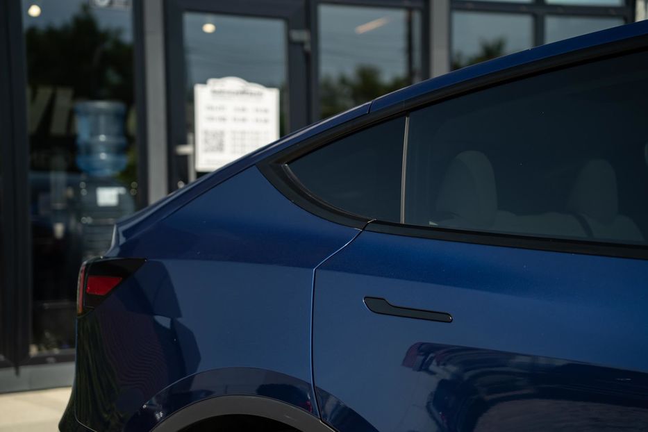 Продам Tesla Model Y Standard Range 2021 года в Черновцах