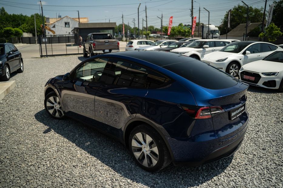 Продам Tesla Model Y Standard Range 2021 года в Черновцах