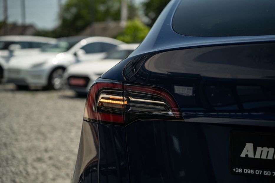 Продам Tesla Model Y Standard Range 2021 года в Черновцах