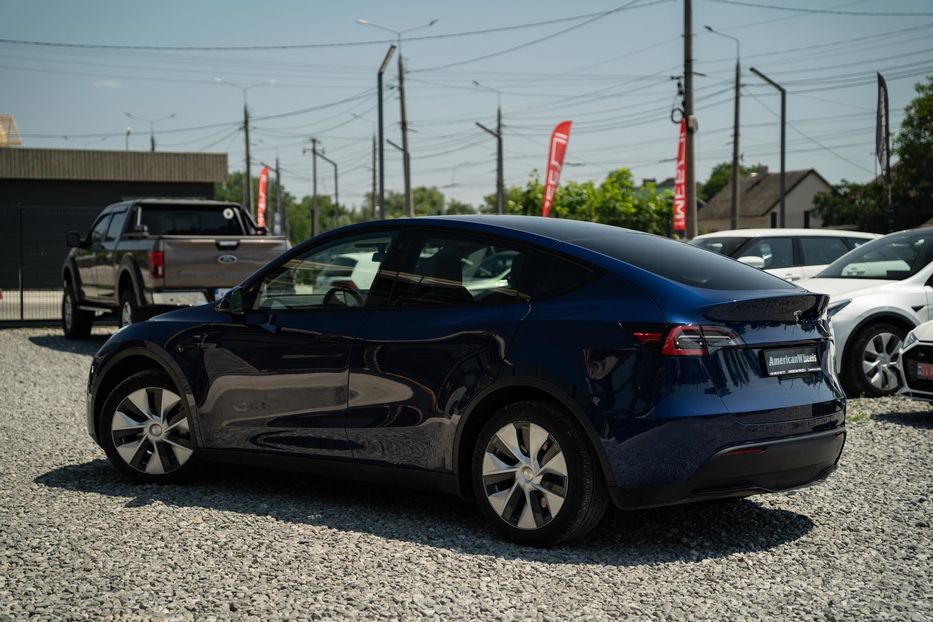 Продам Tesla Model Y Standard Range 2021 года в Черновцах