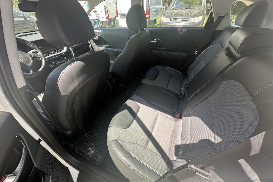 Продам Kia Niro 64квт 2022 года в Львове
