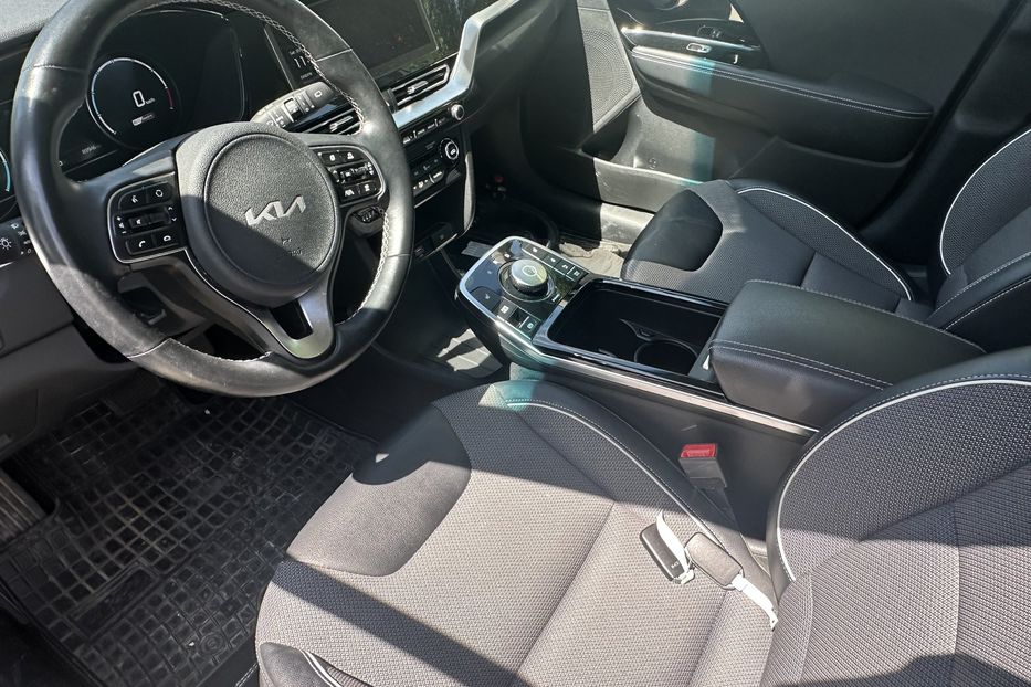 Продам Kia Niro 64квт 2022 года в Львове