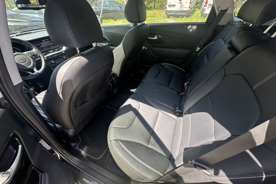 Продам Kia Niro 64квт 2021 года в Львове