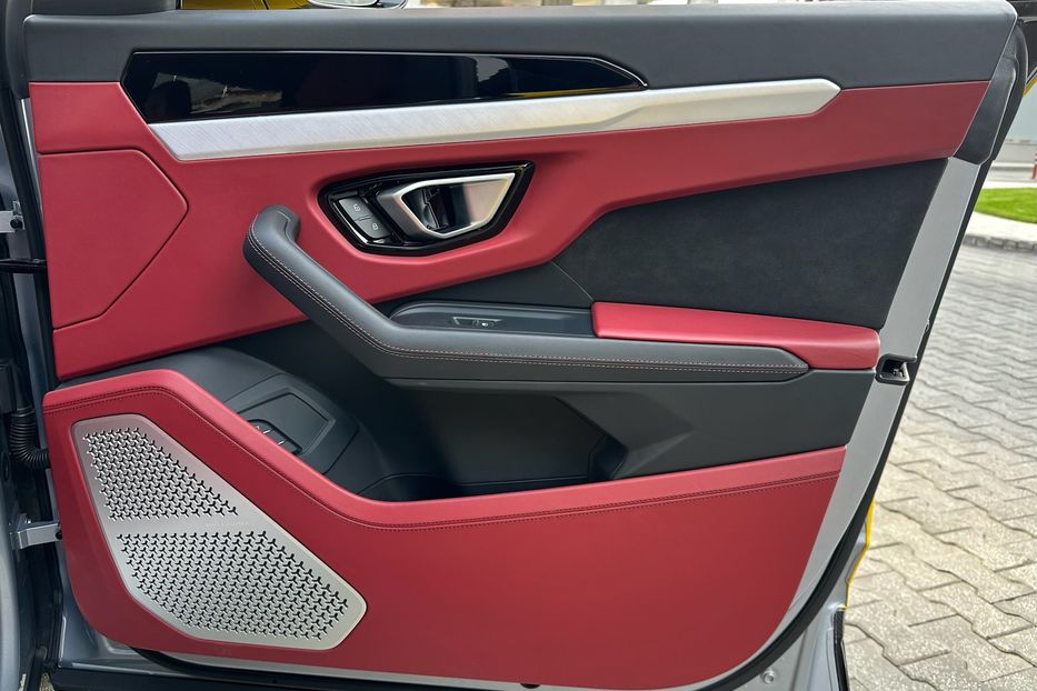 Продам Lamborghini Urus 2019 года в Киеве
