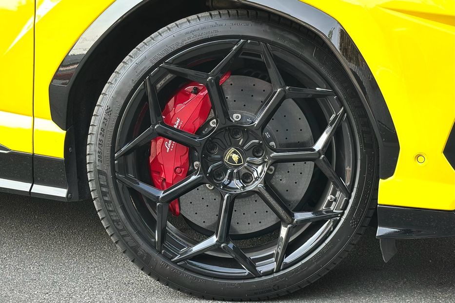 Продам Lamborghini Urus 2019 года в Киеве