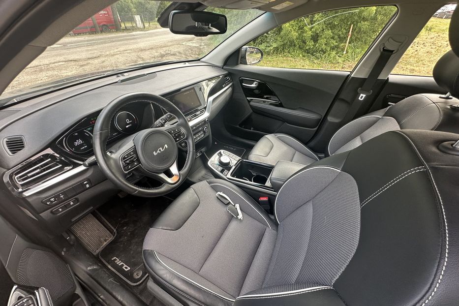 Продам Kia Niro 64 kw 2022 года в Львове