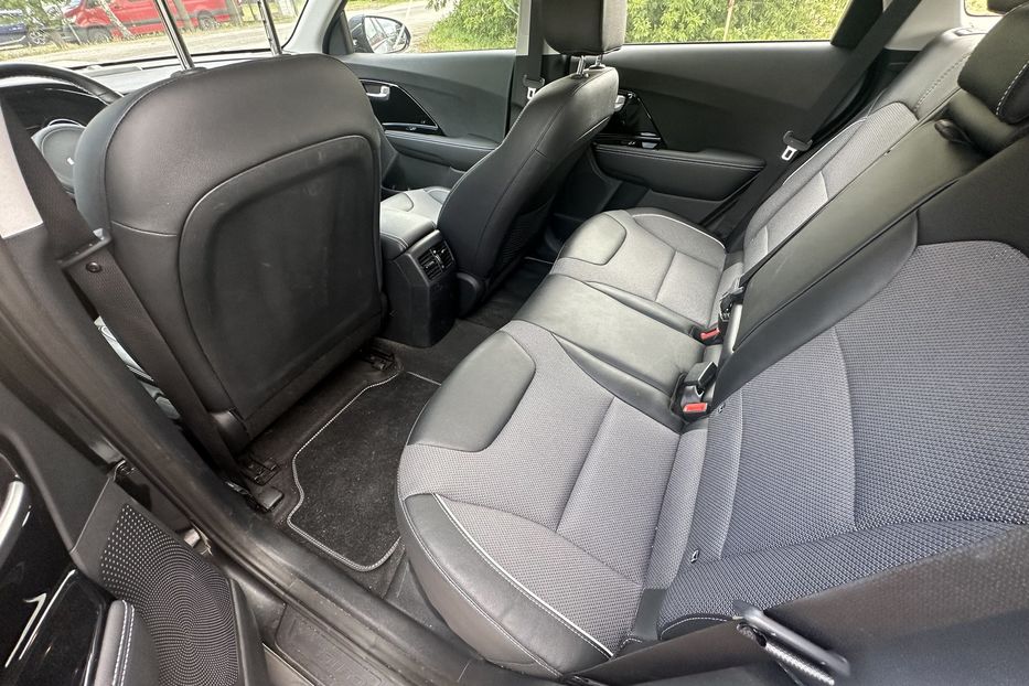 Продам Kia Niro 64 kw 2022 года в Львове