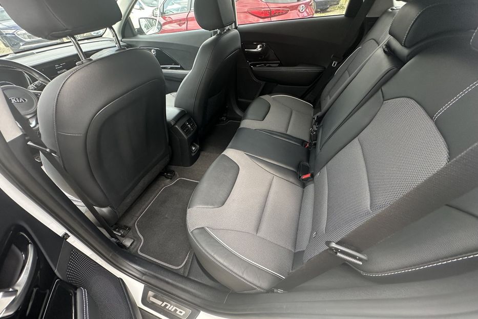Продам Kia Niro 64 kw 2021 года в Львове