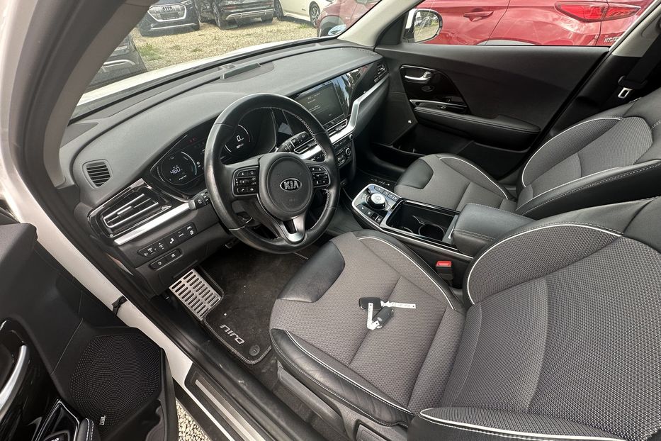 Продам Kia Niro 64 kw 2021 года в Львове