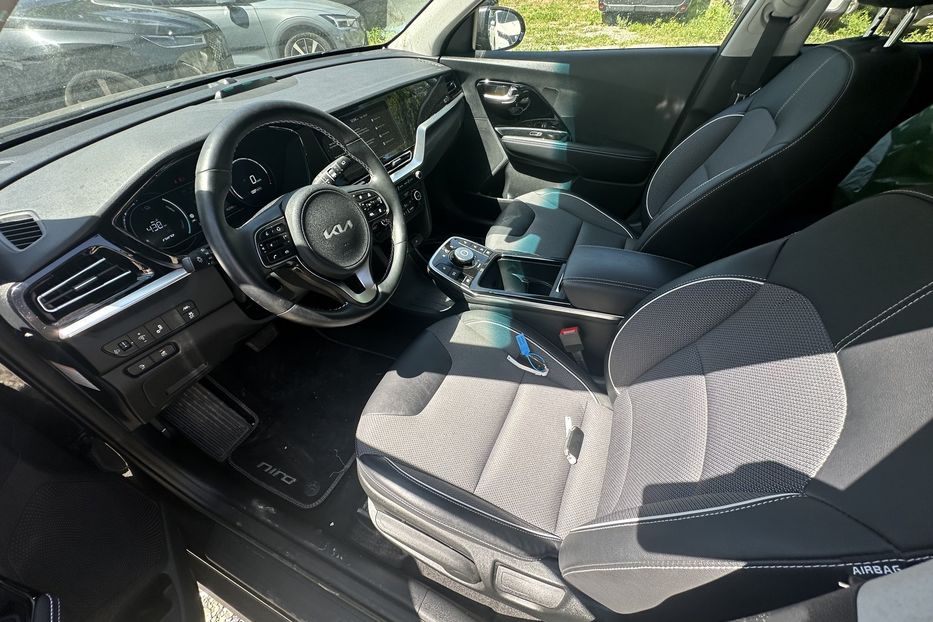 Продам Kia Niro 64квт 2022 года в Львове