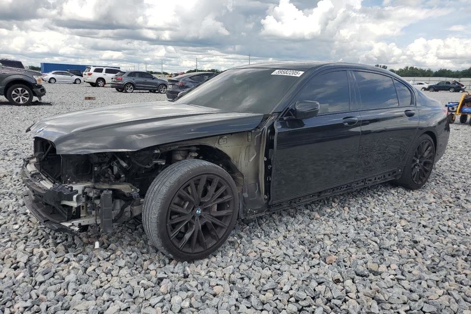 Продам BMW 740 I 2020 года в Черновцах