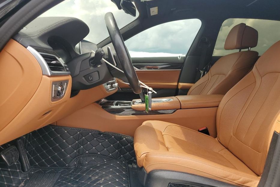 Продам BMW 740 I 2020 года в Черновцах