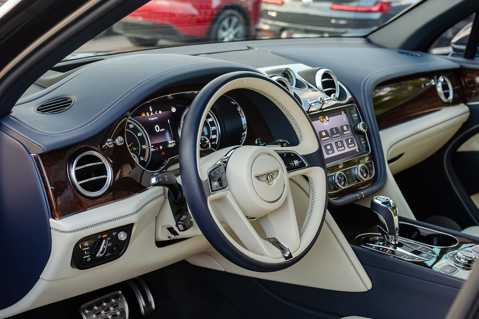 Продам Bentley Bentayga S 4.0T 2019 года в Киеве