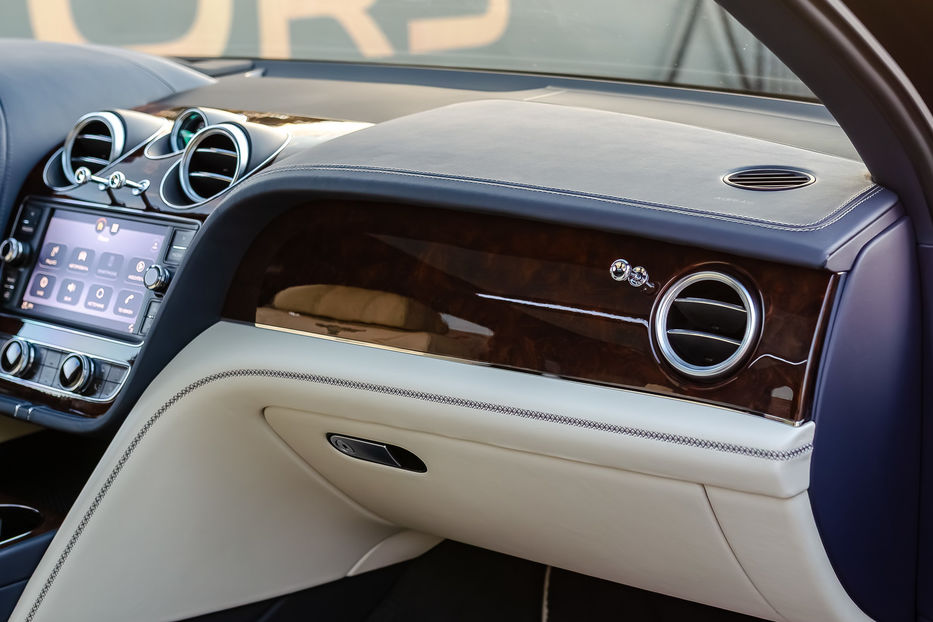 Продам Bentley Bentayga S 4.0T 2019 года в Киеве