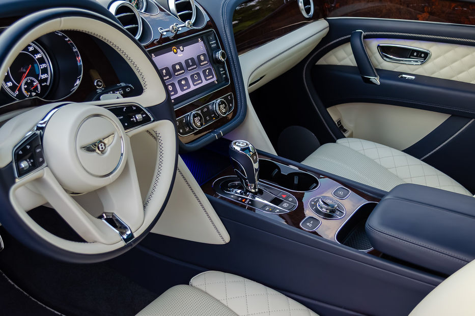 Продам Bentley Bentayga S 4.0T 2019 года в Киеве