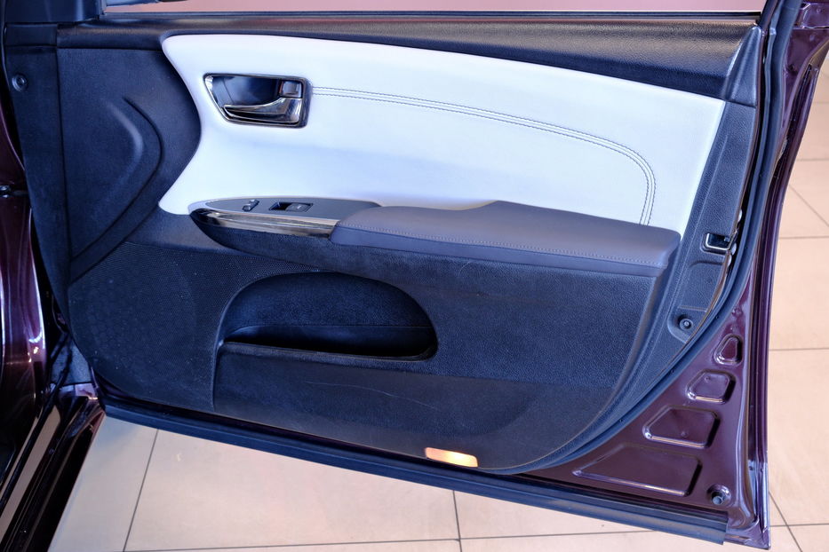 Продам Toyota Avalon Hybrid 2014 года в Одессе