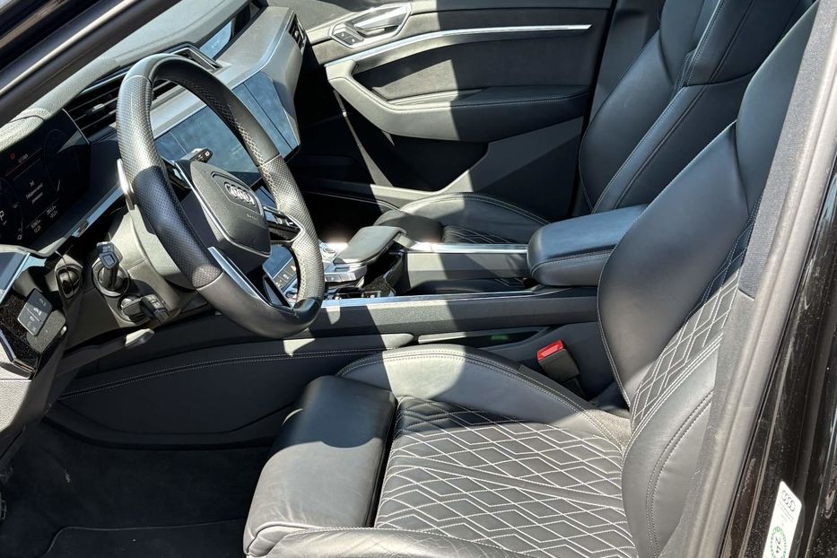 Продам Audi E-Tron E-TRON S 370KW S-LINE NE MALOV 2021 года в Львове