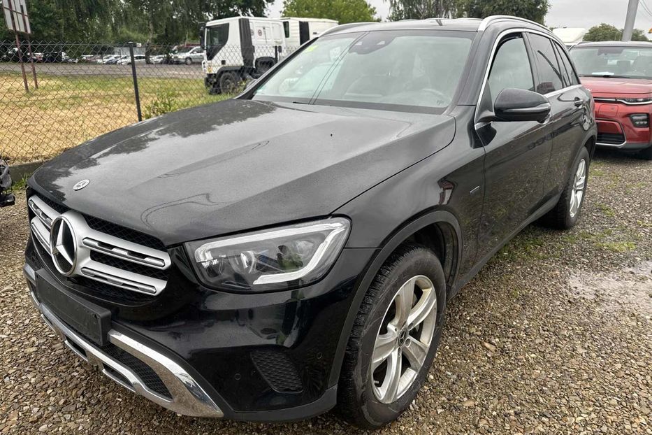 Продам Mercedes-Benz GLC-Class GLC300  2021 года в Львове