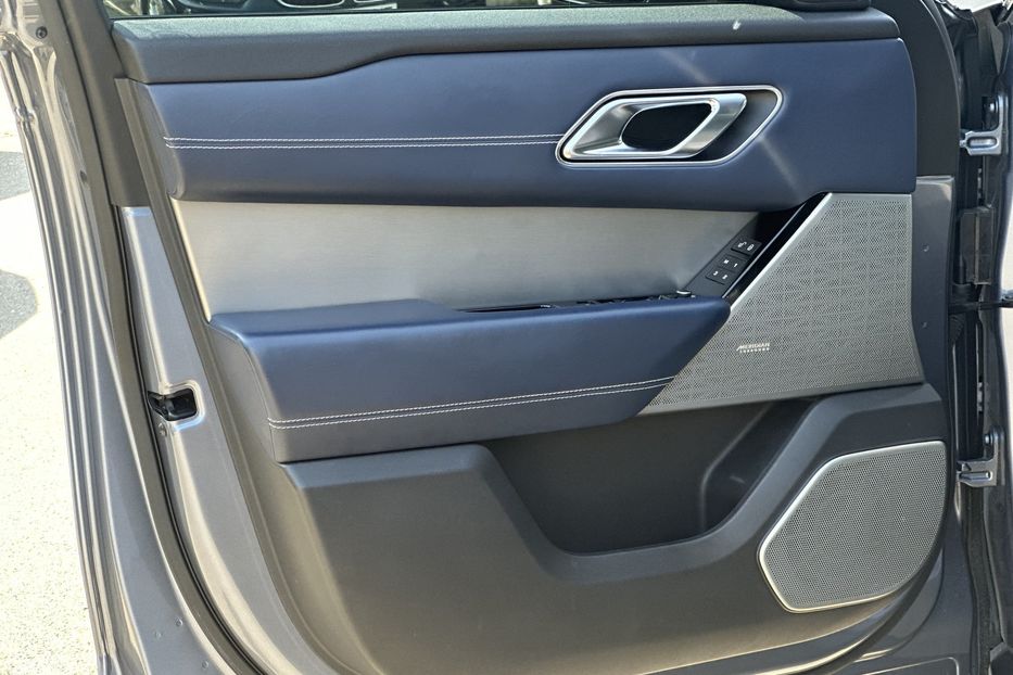 Продам Land Rover Velar  R-Dynamic 2019 года в Киеве