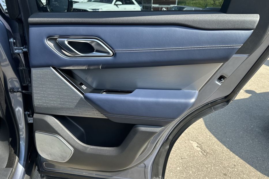 Продам Land Rover Velar  R-Dynamic 2019 года в Киеве