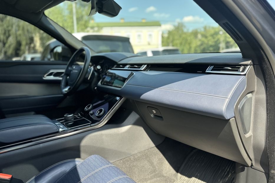 Продам Land Rover Velar  R-Dynamic 2019 года в Киеве
