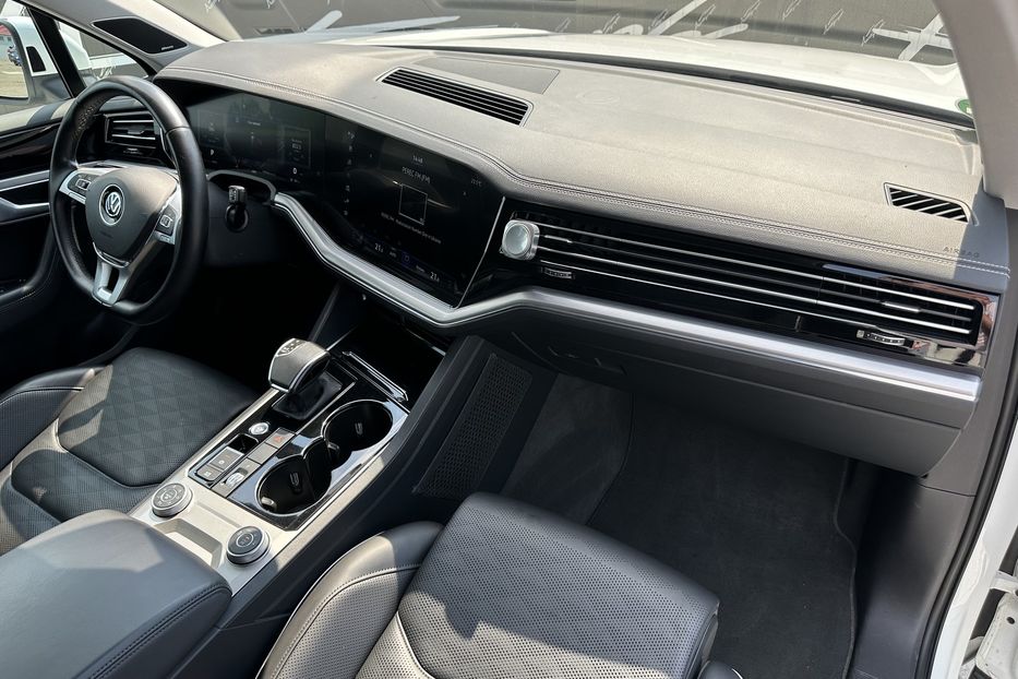 Продам Volkswagen Touareg TDI  2018 года в Киеве