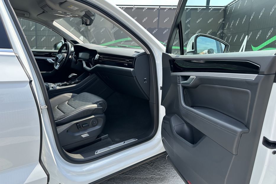 Продам Volkswagen Touareg TDI  2018 года в Киеве