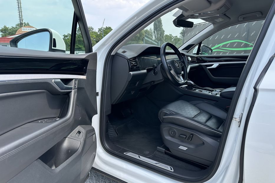 Продам Volkswagen Touareg TDI  2018 года в Киеве