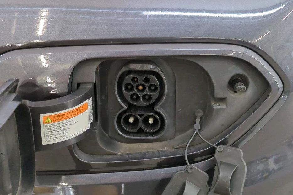Продам Kia Niro 64kWh ExecutiveLine v2191 2020 года в Луцке