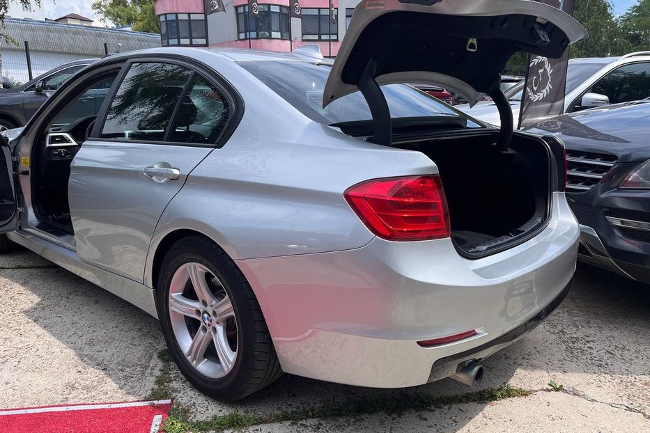 Продам BMW 320 2013 года в Черновцах
