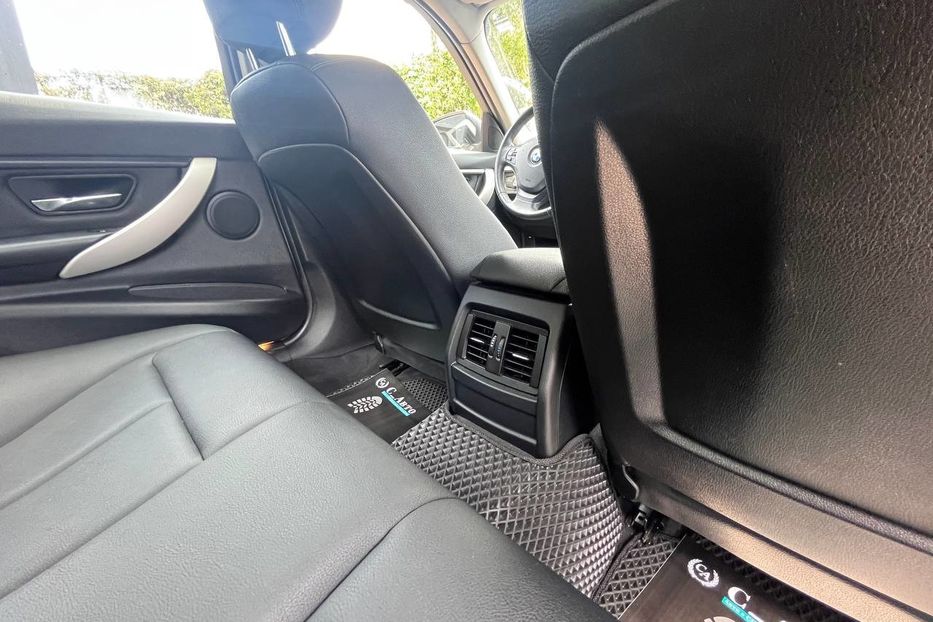 Продам BMW 320 2013 года в Черновцах