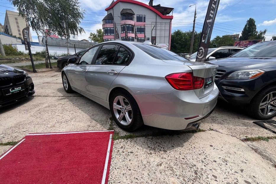 Продам BMW 320 2013 года в Черновцах