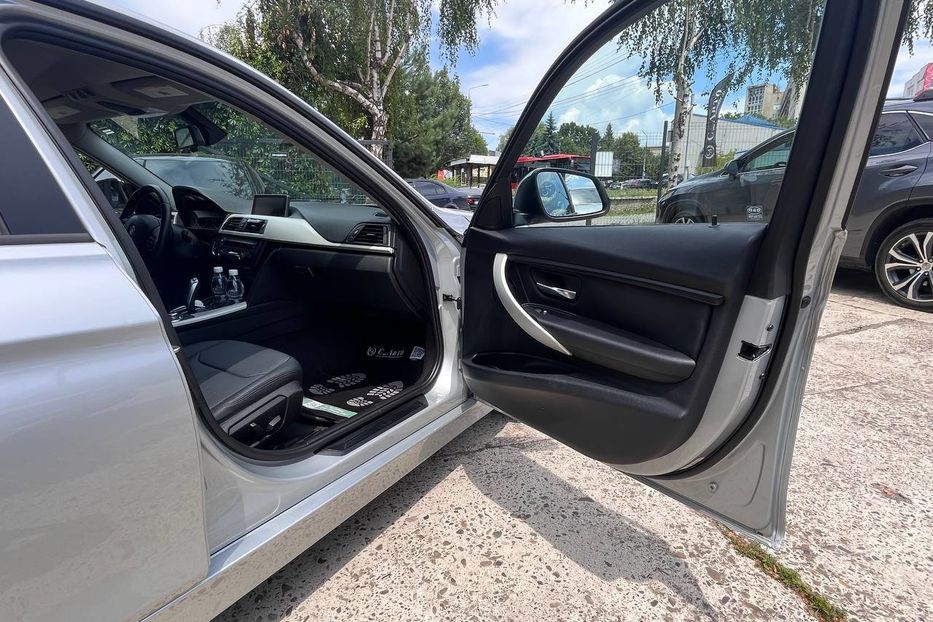 Продам BMW 320 2013 года в Черновцах