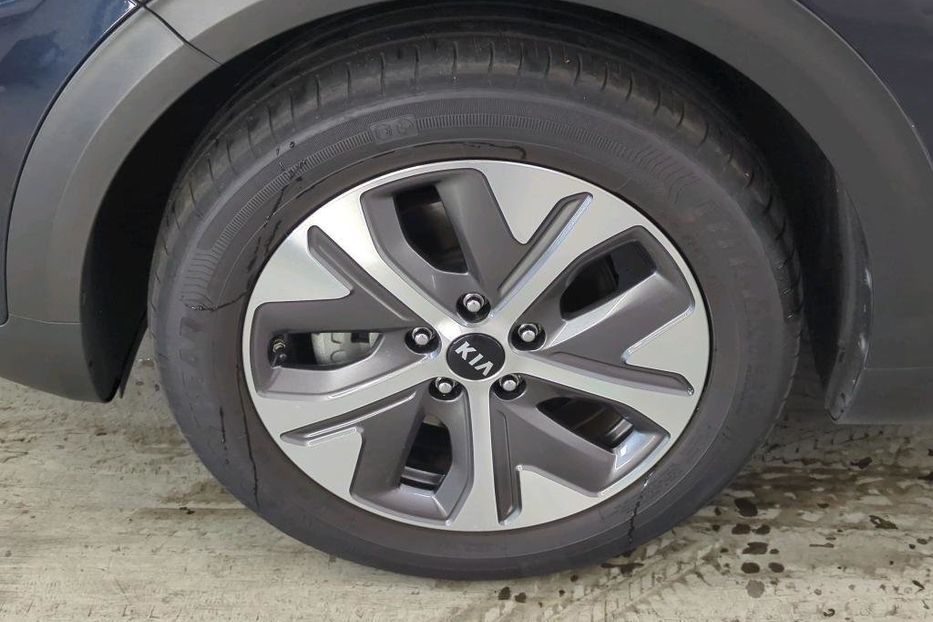 Продам Kia Niro  64.8kWh ExecutiveLine v7423 2020 года в Луцке