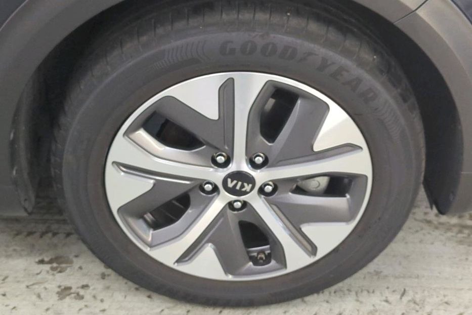 Продам Kia Niro  64.8kWh ExecutiveLine v7423 2020 года в Луцке