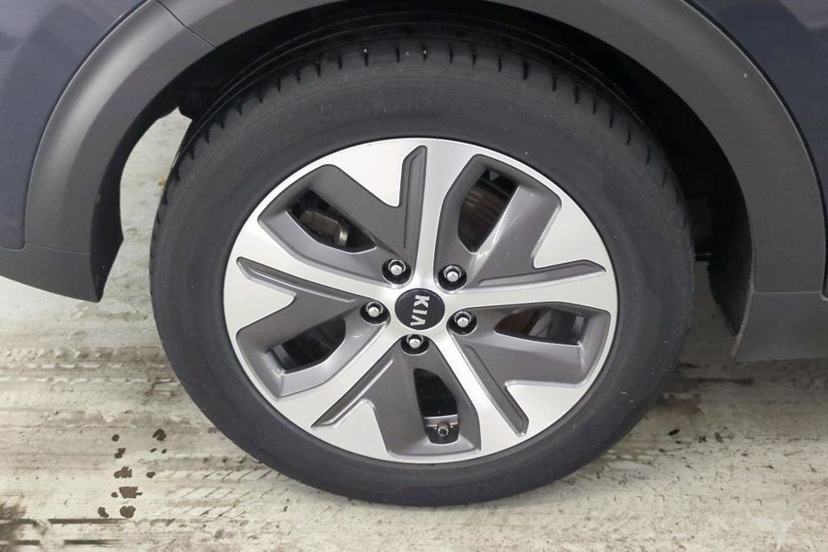 Продам Kia Niro  64.8kWh ExecutiveLine v7423 2020 года в Луцке