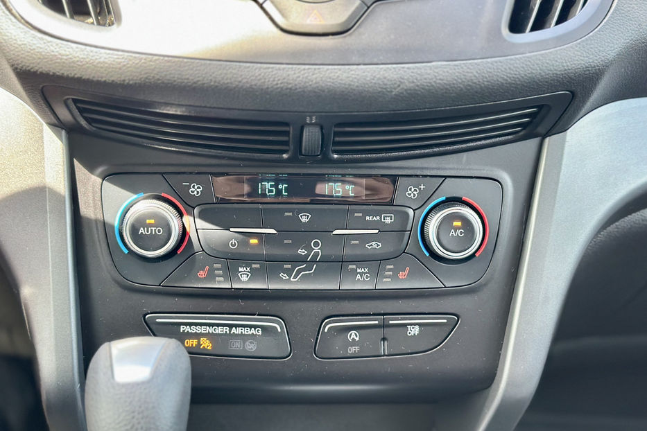 Продам Ford Escape 2016 года в Киеве