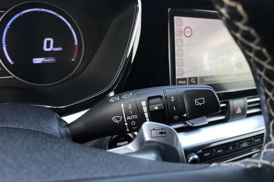 Продам Kia Niro 64 kWh Макс. комплектація Люк 2020 года в Львове