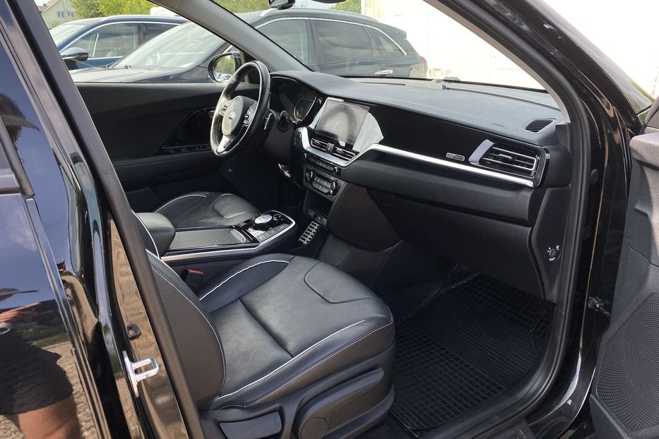 Продам Kia Niro 64 kWh Макс. комплектація Люк 2020 года в Львове
