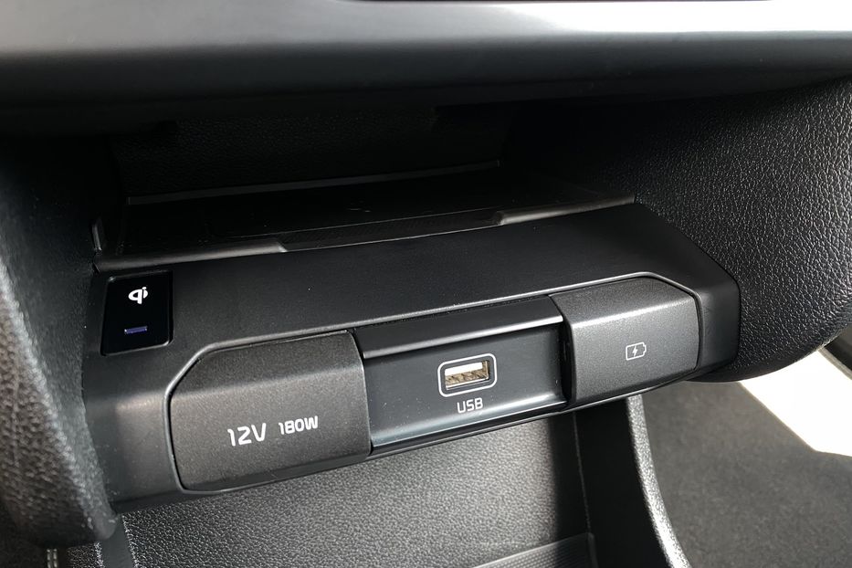 Продам Kia Niro 64 кВт Макс. комплектація 2020 года в Львове