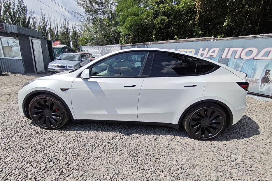 Продам Tesla Model Y 2021 года в Киеве