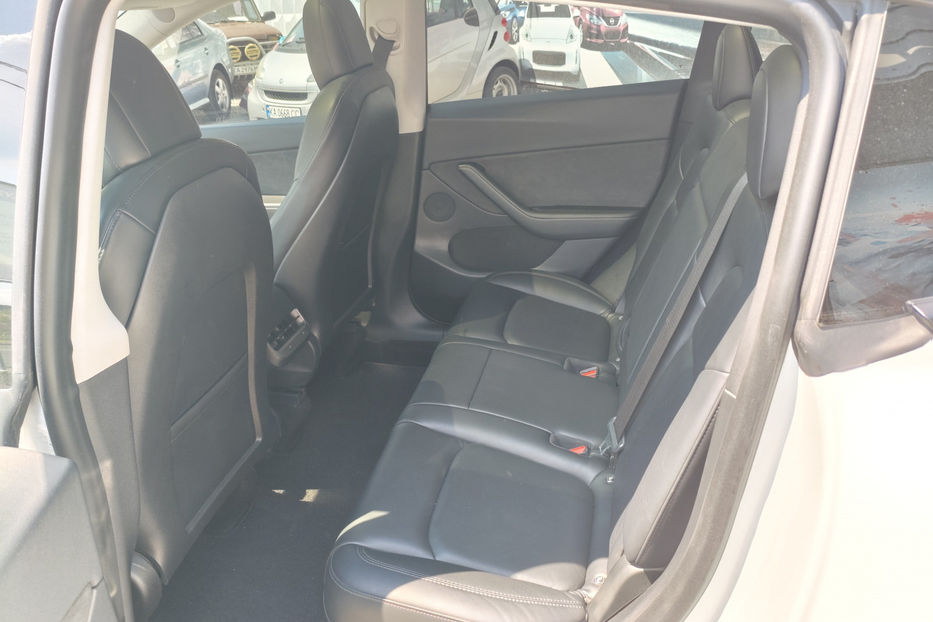 Продам Tesla Model Y 2021 года в Киеве