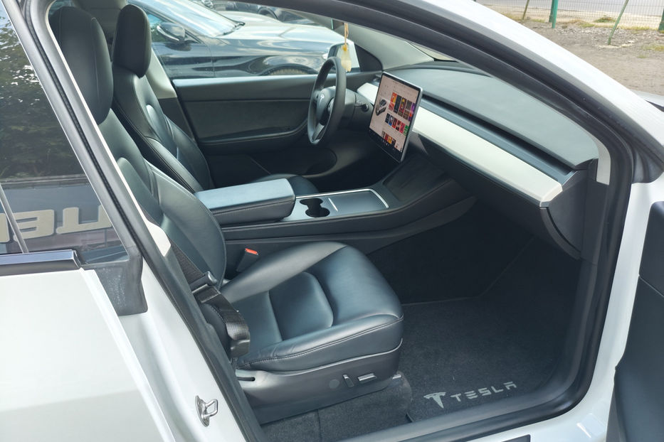 Продам Tesla Model Y 2021 года в Киеве