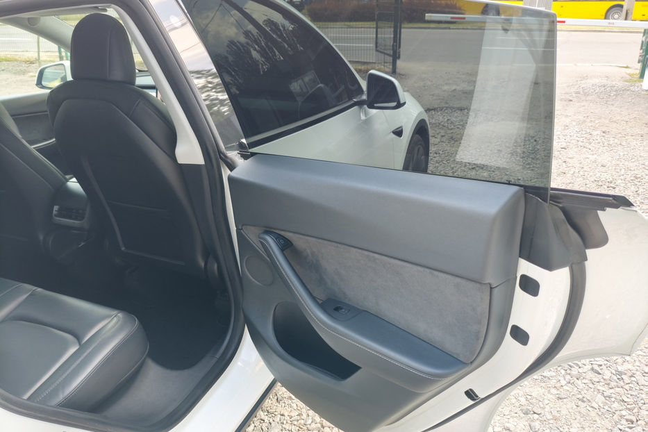 Продам Tesla Model Y 2021 года в Киеве