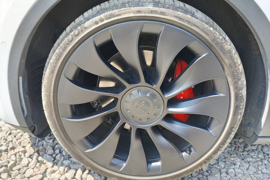 Продам Tesla Model Y 2021 года в Киеве